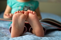 Should Children Walk Barefoot?